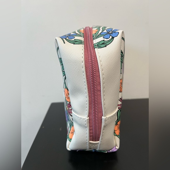 Studio Ghibli Kiki's Delivery Service Floral Cosmetic Bag - Picture 6 of 8